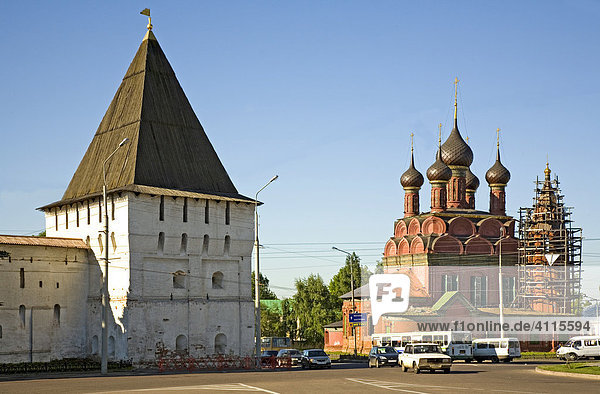 Wehrturm des Christi-Verklärungs-Kloster  Christi-Erscheinens-Kirche  Jaroslavl  Russland  Osteuropa  Europa