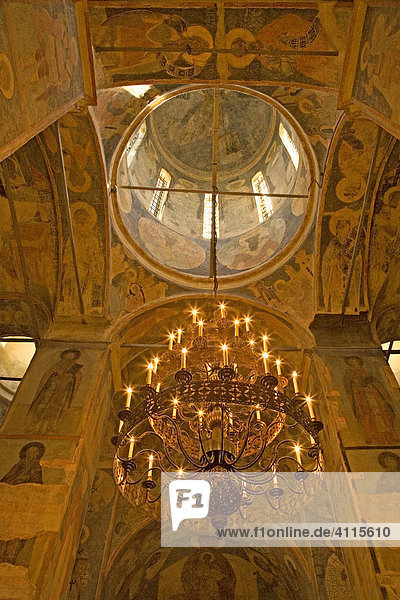 Christi-Verklärungs-Kloster Blick in die Kirche mit Fresken von Iwan dem Schrecklichen  Jaroslavl  Russland  Osteuropa  Europa