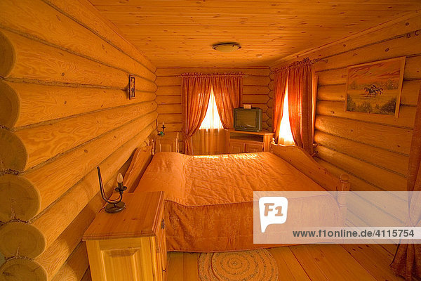 Holzausbau und Inneneinrichtung der Blockhauszimmer  Hotel Diwejewo Slobodca  Diwejewo  Russland  Osteuropa