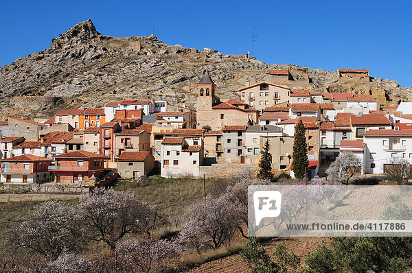 Häuser der Ortschaft Gargallo im Nachmittagslicht  Provinz Teruel  Spanien