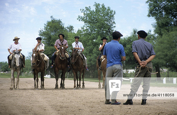 Gauchos or Argentinian cowboys at an estancia  ranch near San Antonio de Areco  Buenos Aires Province  Argentina