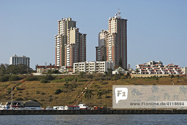 Hafen und Hochhäuser Red Towers  Maputo  Mosambik  Afrika