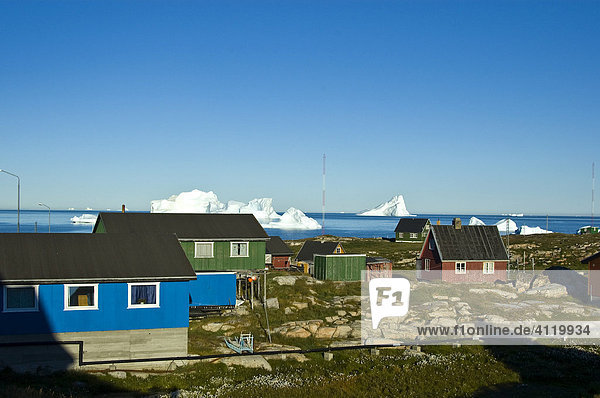 Hafen  Holzhaus  Eisberge  Qeqertarsuaq  Diskoinsel  Diskobucht  Grönland  Arktis