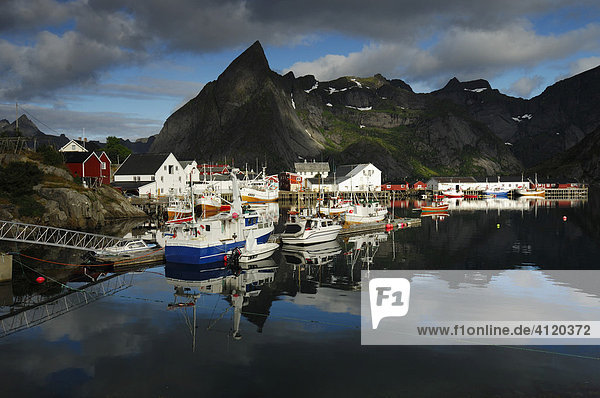 Fischerhafen  Hamnoy auf Moskenesoy  Lofoten  Norwegen