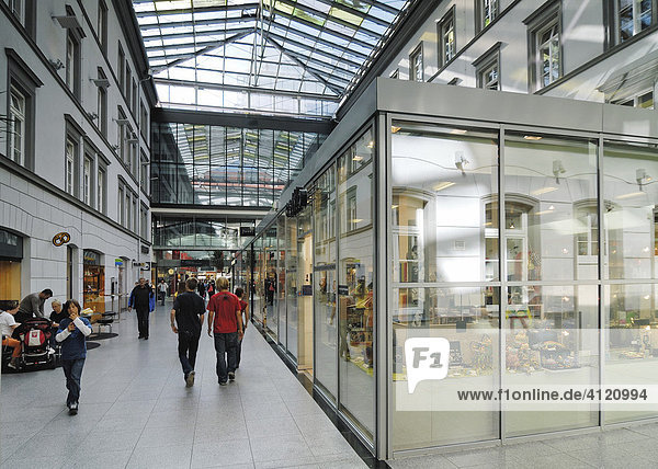 Glasüberdachung und Einkaufspassage Rathausgalerie  Innsbruck  Tirol  Österreich