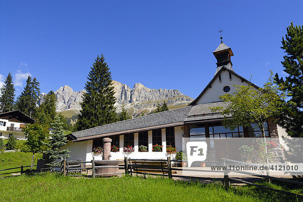 Kapelle am Karerpass  Latemar  Dolomiten  Italien