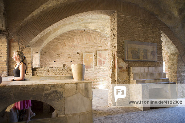 Antikes Gasthaus (Thermopolium) in der Ausgrabung in Ostia Antica  Rom  Italien