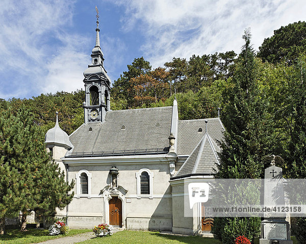 Außenansicht der Kirche  Fahrafeld  Triestingtal  Niederösterreich  Österreich  Europa