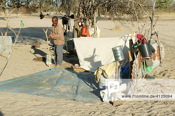 Cattle herder setting up his nightly accommodations  Cattlepost Bothatogo  Botswana  Africa