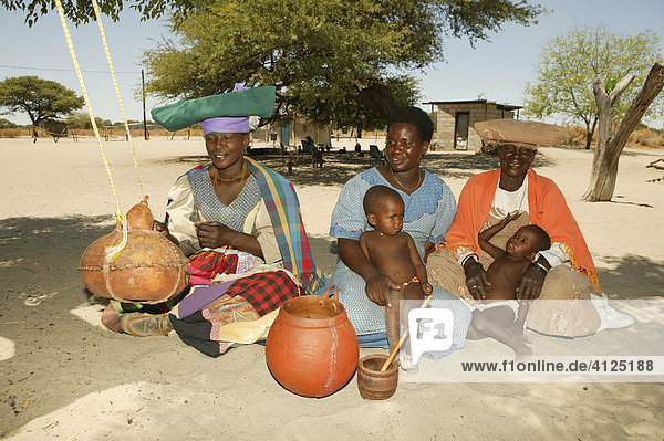 Women sitting in village square  Sehitwa  Botswana  Africa
