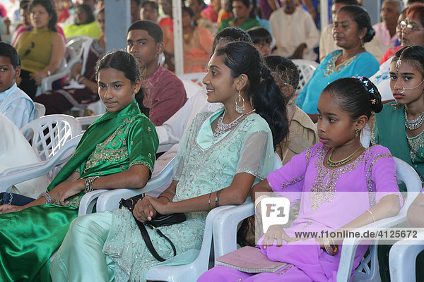 Mädchen  indischer Abstammung  bei einem Hindu Festival  Georgetown  Guyana  Südamerika