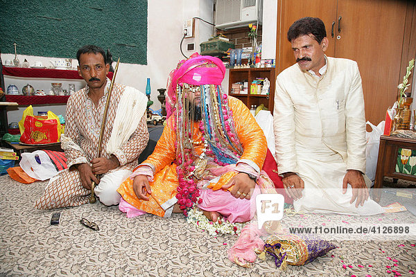 Sheik Medimir Naizi during his wedding held at a Sufi shrine in Bareilly  Uttar Pradesh  India  Asia