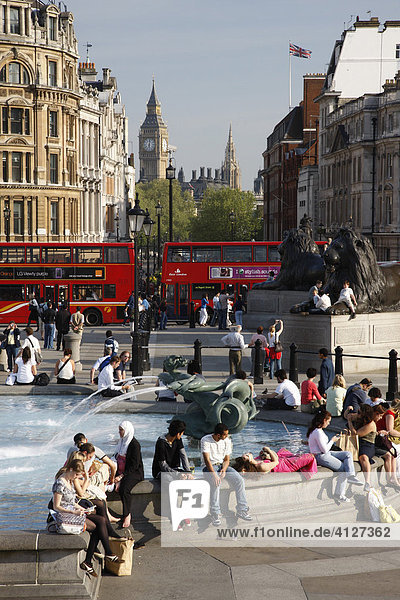 Brunnen  Trafalgar Square  London  Großbritannien  Europa