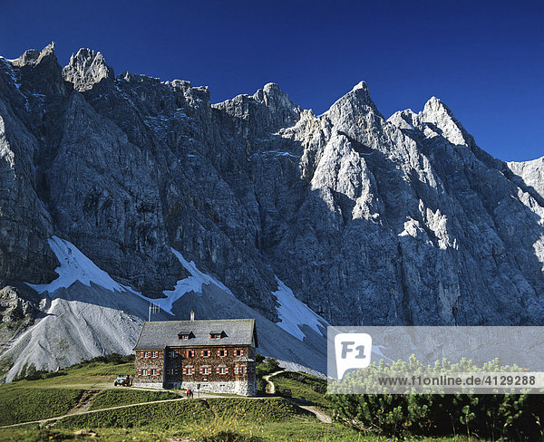 Falkenhütte  Bockkarspitze und Nördliche Sonnenspitze  Karwendel  Tirol  Österreich