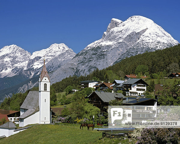 Mösern  Pfarrkirche  Hohe Munde  Mieminger Kette  Tirol  Österreich