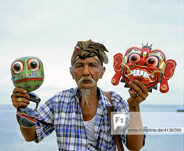 Verkäufer von Masken  Souveniers  Bali  Indonesien