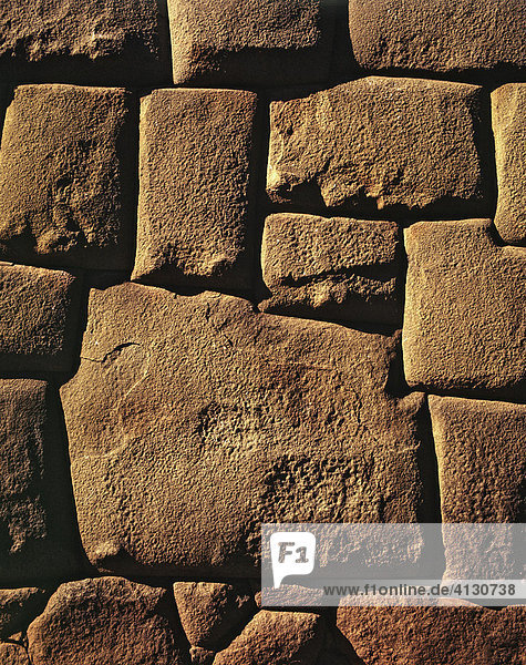 12-eckiger Stein  Inkamauer in der Calle Hatunrumiyoc  Cusco  Peru  Südamerika