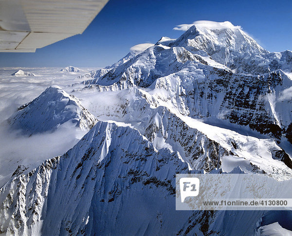 Mount McKinley im Denali-Nationalpark  6.195 m  Luftbild  Alaskakette  Alaska  USA