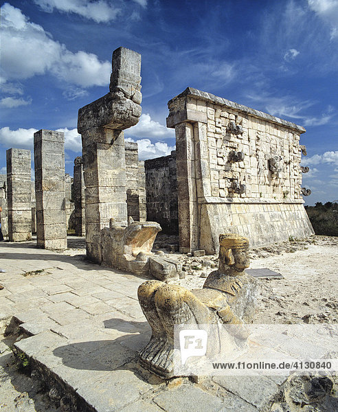 Chichen Itza  Chac-Mool Maya Krieger Figur  Ruinenstätte  Halbinsel Yucatán  Mexiko  Mittelamerika