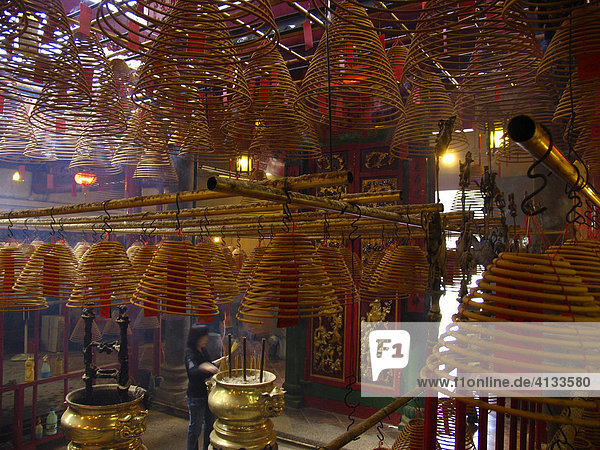 Steaming spirals  temple  Hongkong  China  Asia