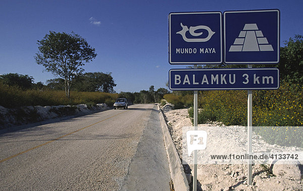 Straßenschild  Balamku  Mexiko  Nordamerika