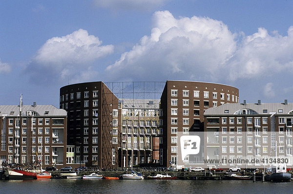 Ehemalige Docks  jetzt Wohn- und Geschäftsgebäude  Amsterdam  Niederlande