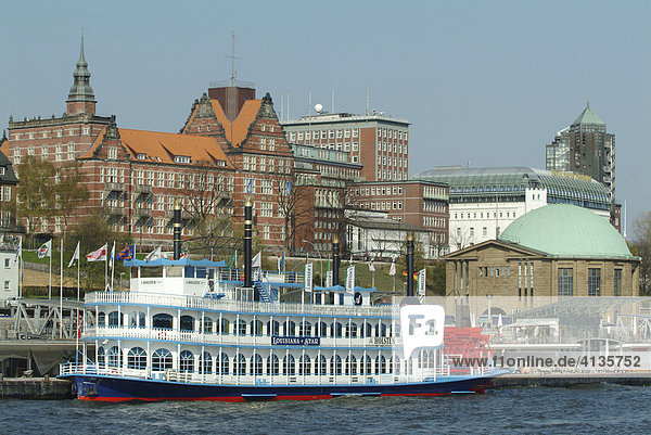 Port of Hamburg  harbour cruise ship  Landungsbruecken  Harbour hospital  tropics institute  Bernhard Nocht Institute  Hamburg  Germany