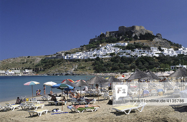 Pallas Beach  Dorf und Akropolis  Lindos  Insel Rhodos  Griechenland