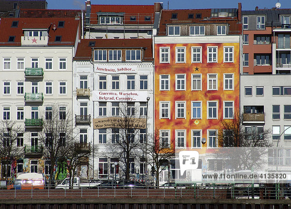 Häuser an der Hafenstrasse mit Parolen an den Fassaden  Hamburg  Deutschland