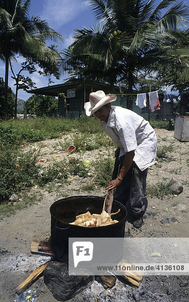Butcher's shop  deep-frying of bacon rinds San Juan Pueblo  Honduras