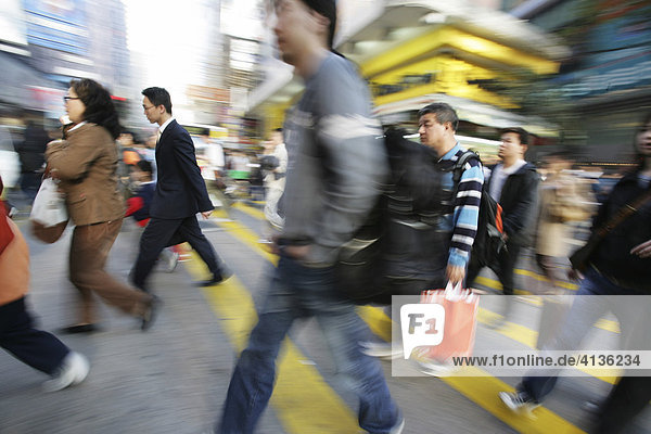 Pedestrian crossing  Hennessy Road  Wan Chai  Hong Kong Island  China