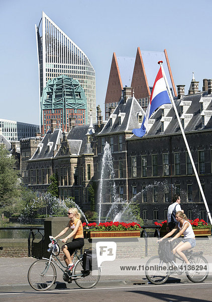 Parlamentsgebäude und Hauptsitz des niederländischen Ministeriums für Erziehung  Kunst und Wissenschaft  Den Haag  Niederlande