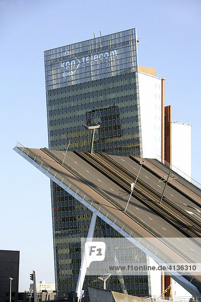 Gebäude der KPN Telecom an der Nieuwe Maas  Erasmusbruk  Rotterdam  Niederlande