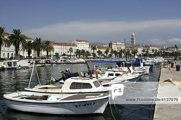 Historische Altstadt  Hafen  Split  Mittel-Dalmatien  Kroatien