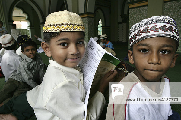SGP Singapore: Abdul Gafoor mosque in Little India Koran lessons for boys. |