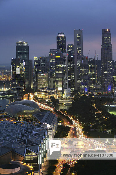 SGP  Singapore: Skyline der Innenstadt  Finanzzentrum.