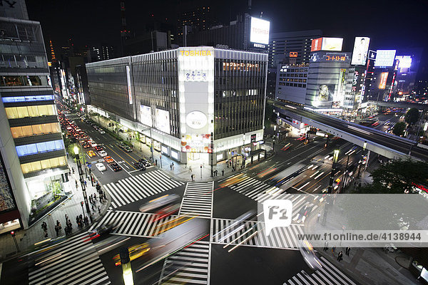 Sony Building  Fußgängerkreuzung der Harumi Dori Straße mit der Sotobori Dori  Viertel Ginza  Tokio  Japan  Asien