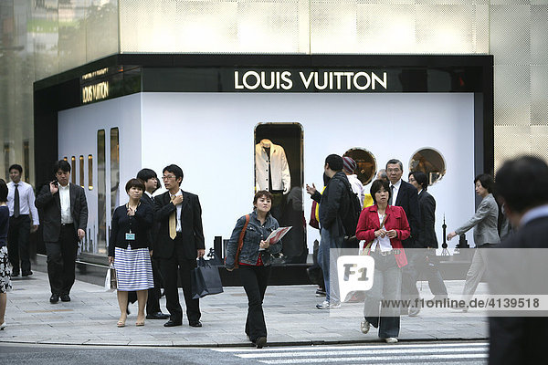 Louis Vuitton Geschäft auf der Chuo Dori Strasse  elegantes Einkaufs- und Vergnügungsviertel Ginza  Tokio  Japan  Asien