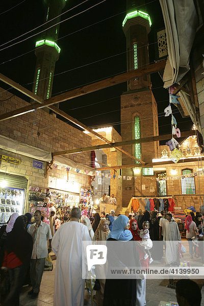 Souk Basar  Einkaufsviertel der Altstadt  Sharia El Souk Strasse  Assuan  Ägypten  Afrika