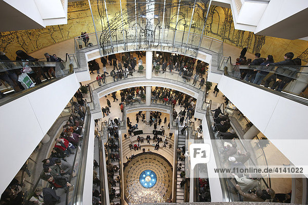 Einkaufszentrum Limbecker Platz  eröffnet März 2008  größtes innerstädtisches Einkaufszentrum Deutschlands  Essen  Nordrhein-Westfalen  Deutschland
