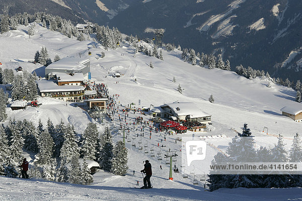 Hütte und Liftstation im Skigebiet Mayrhofen-Penken  Tirol  Österreich