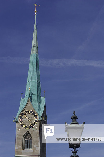 Kirchturm von Fraumünster mit Laterne in Zürich  Schweiz