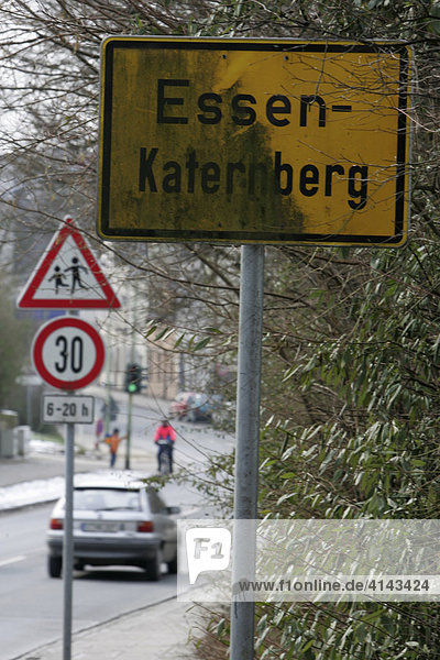 DEU  Bundesrepublik Deutschland  Essen : Stadtteil Katernberg  Essener Norden  gilt als aermster Stadtteil im Westen Deutschlands. Hoechster Anteil an Sozialhilfeempfaenger im Ruhrgebiet. Katernberg hat das niedrigste Haushaltseinkommen in Essen.