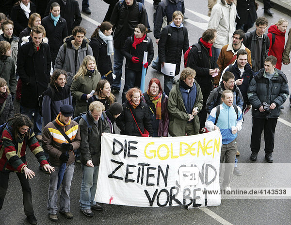DEU Bundesrepublik Deutschland Essen : Studentendemonstration an der Universitaet Duisburg-Essen gegen drohende Studiengebuehren.