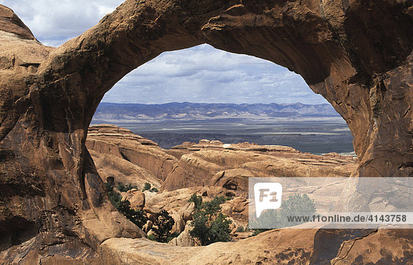 USA  Vereinigte Staaten von Amerika  Utah: Arches National Park  Double-O Arch.