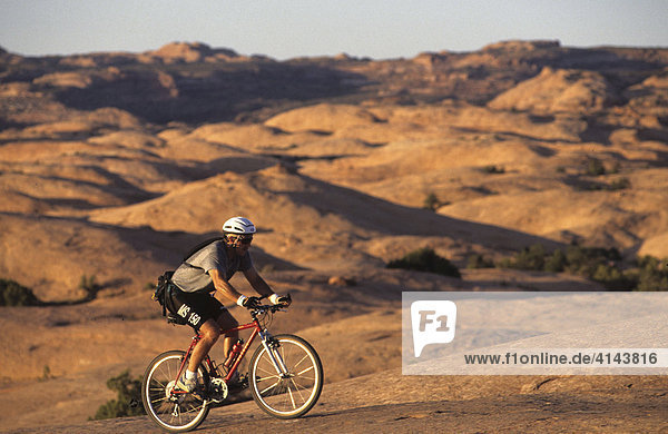 USA  Vereinigte Staaten von Amerika  Utah: Mountainbiking im Slick Rock State Park bei Moab.
