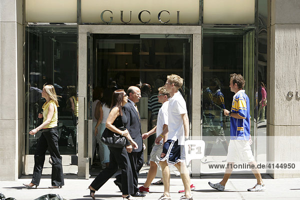 USA United States of America New York City: Midtown Manhattan 5th Avenue. Gucci boutique.