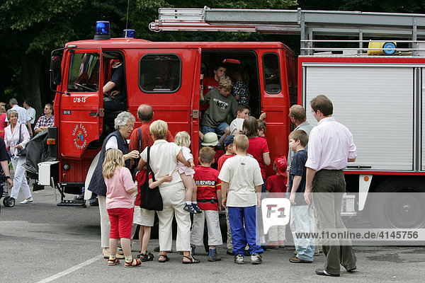 DEU Bundesrepublik Deutschland Essen: Tag der offenen Tuere bei einer Freiwilligen Feuerwehr.