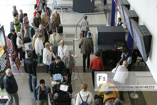 DEU  Germany  Berlin : Airport Berlin-Schoenefeld. Security controll. X-ray screening of baggage befor check in.