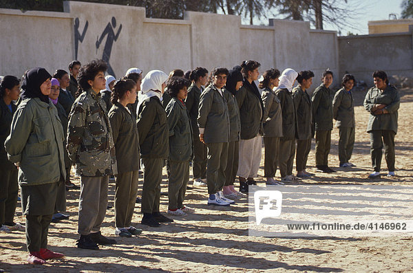 Militärische Ausbildung in einer Oberschule  Tripolis  Libyen